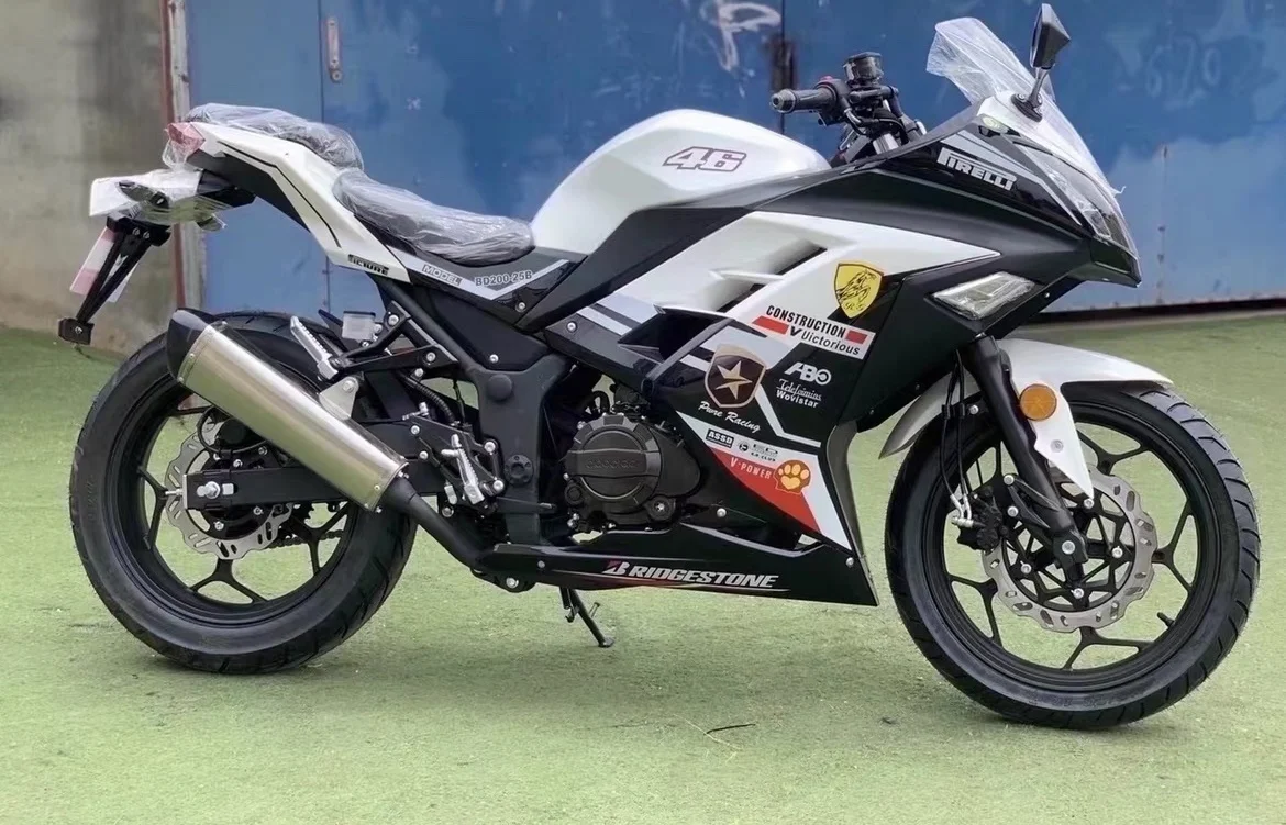 Solid Color Kawasaki V6 Small Ninja 250 Electric Female Sports Car Double Cylinder H2 Heavy Locomotive250cc Used Motorsports