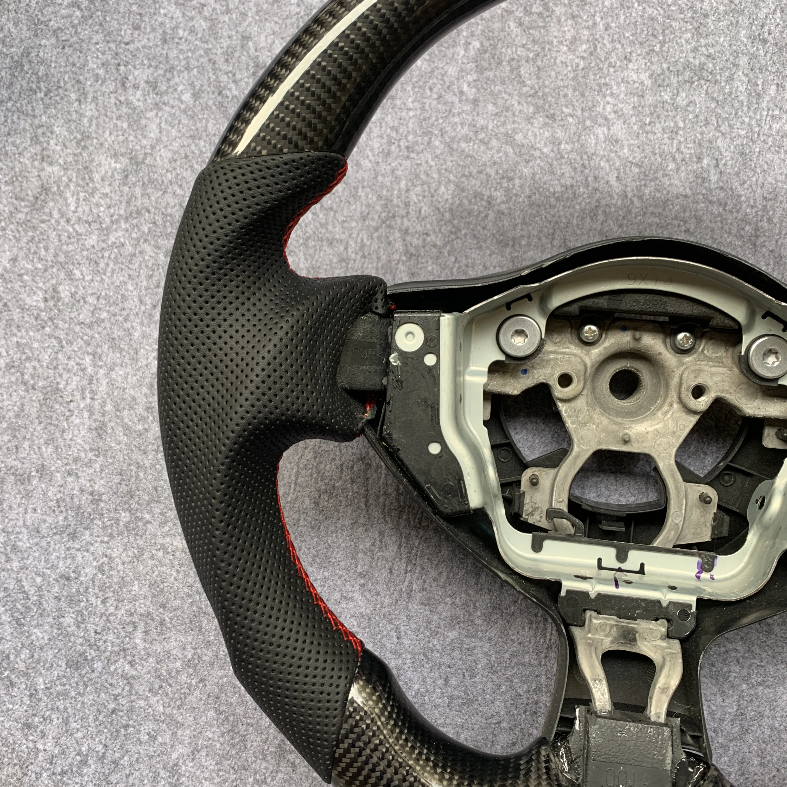 Factory Supply Customize Flat Bottom Steering Wheel for Nissan 2018 370Z With Black Perforated Leather Red Center Line