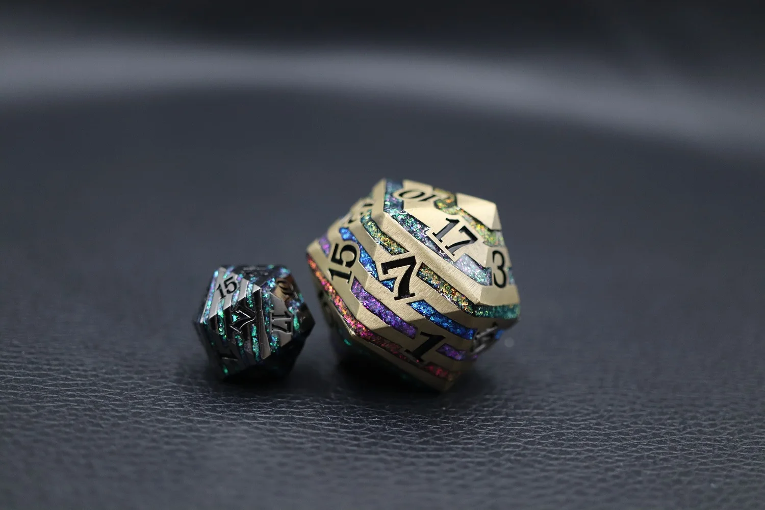 Oversize Stripe Metal 33mm D20 Zinc Alloy Polyhedral Dice for DND Games Different Colored Oversize Stripe Metal 33mm D20 details