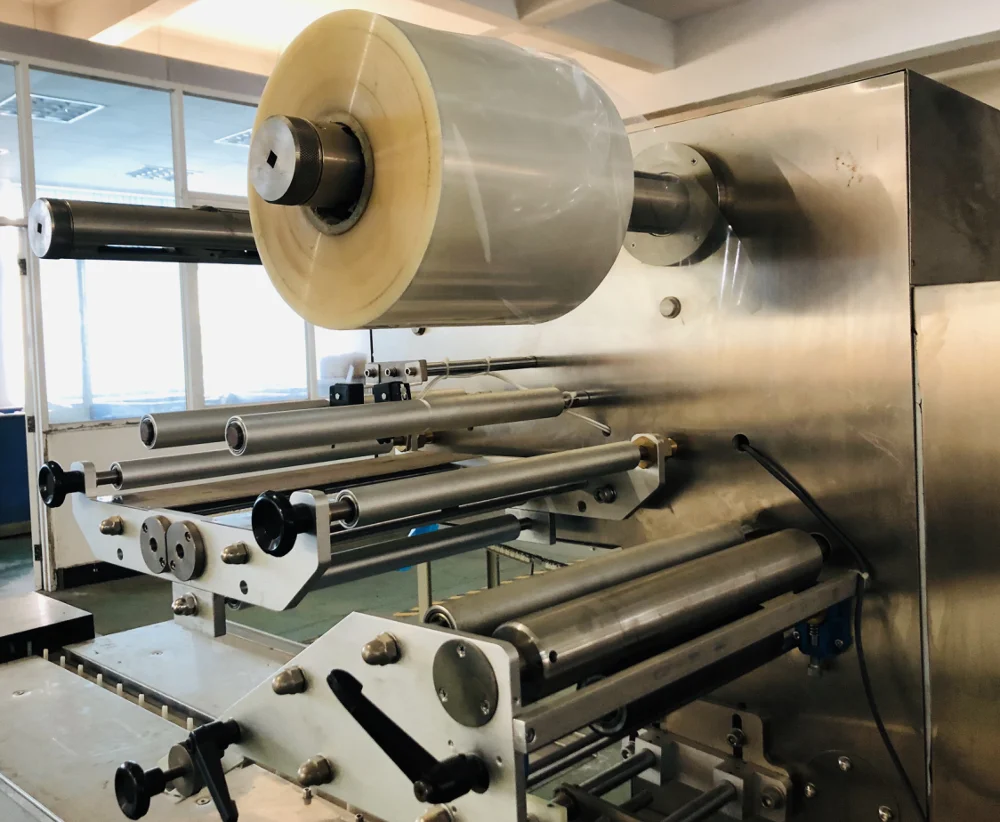 Semi Automatic Flowpack Roll Packing Machine for Cake bread biscuit mamoul chocolate
