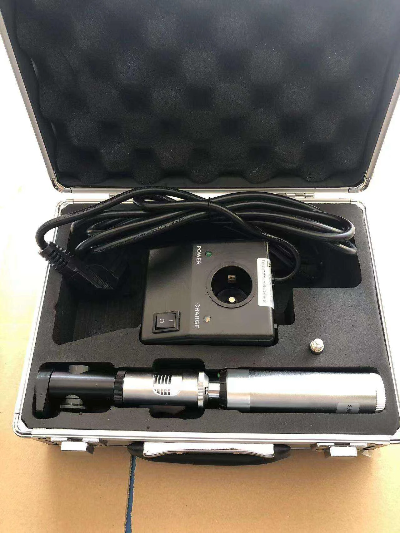 Portable Rechargeable Striped Retinoscope Kit, YZ-24B, with LED Light, Suitable for Clinical and Field Use.