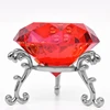 Soporte rojo y plateado
