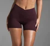 pantalones cortos rojo vino