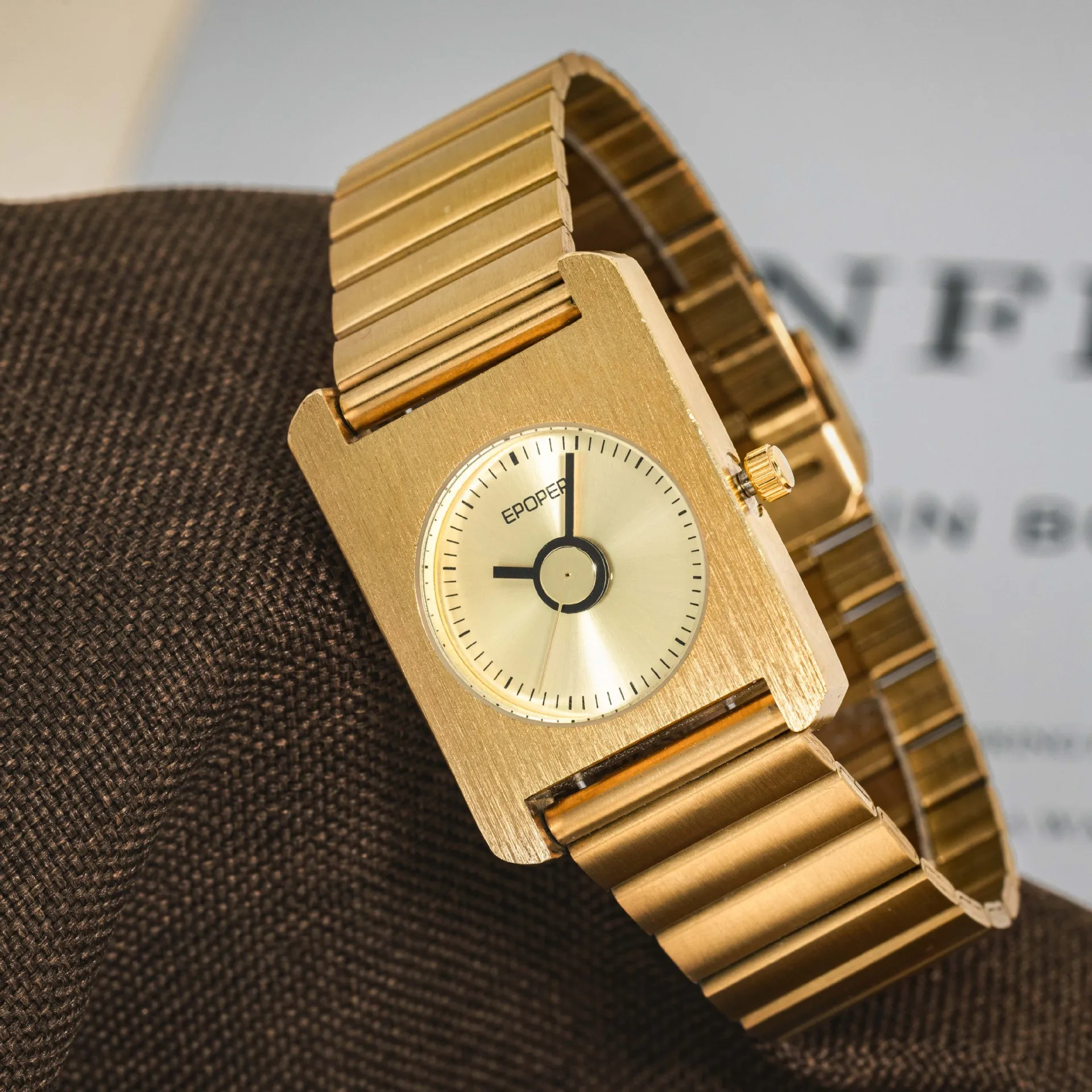 Vintage Quartz Women's Watch OM-394076