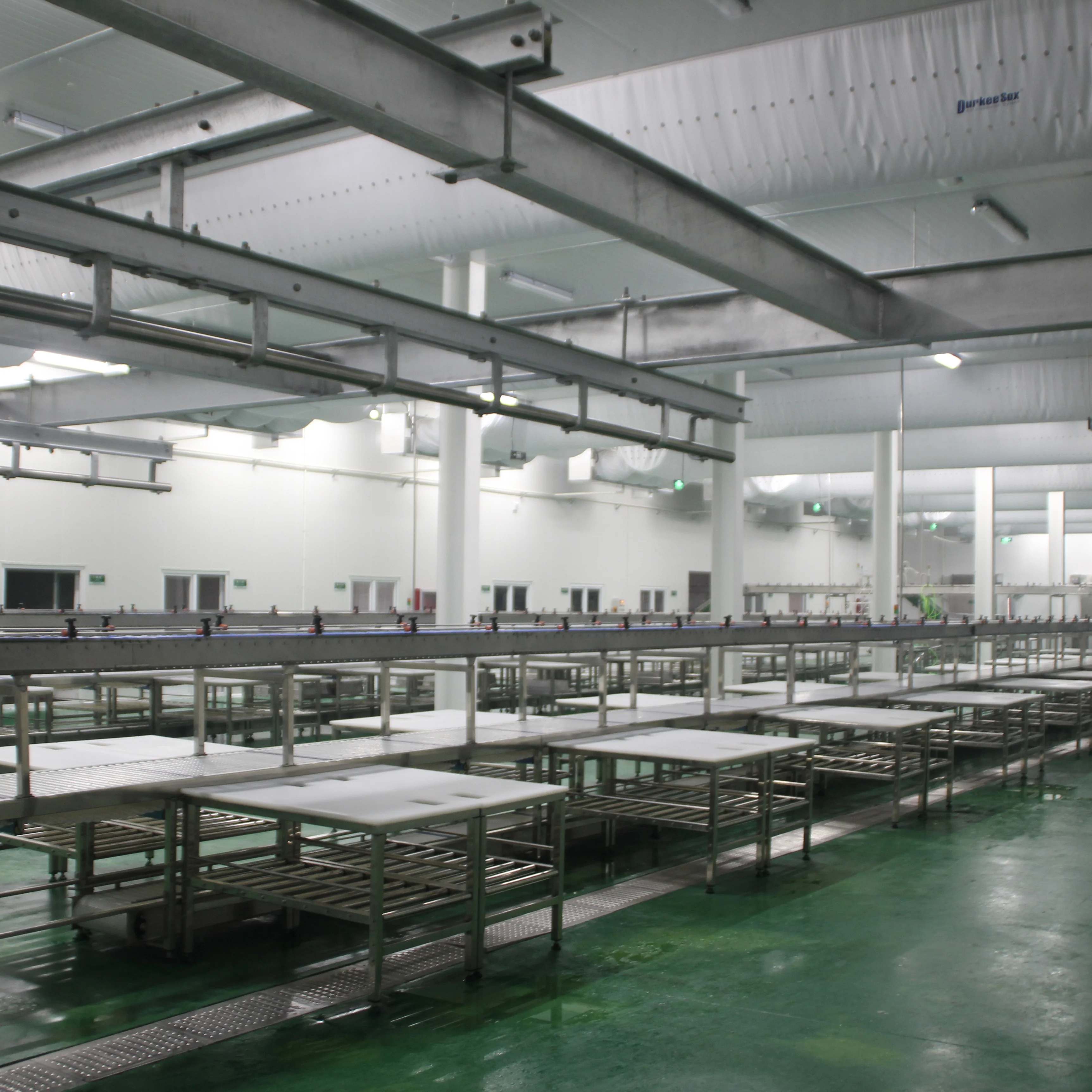 Integrated meat deboning and slitting line with conveyor belt for slaughterhouse processing