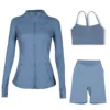 Costume bleu foncé à col montant et trois-quarts en forme de Y
