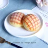 Un petit pain rond à l'ananas
