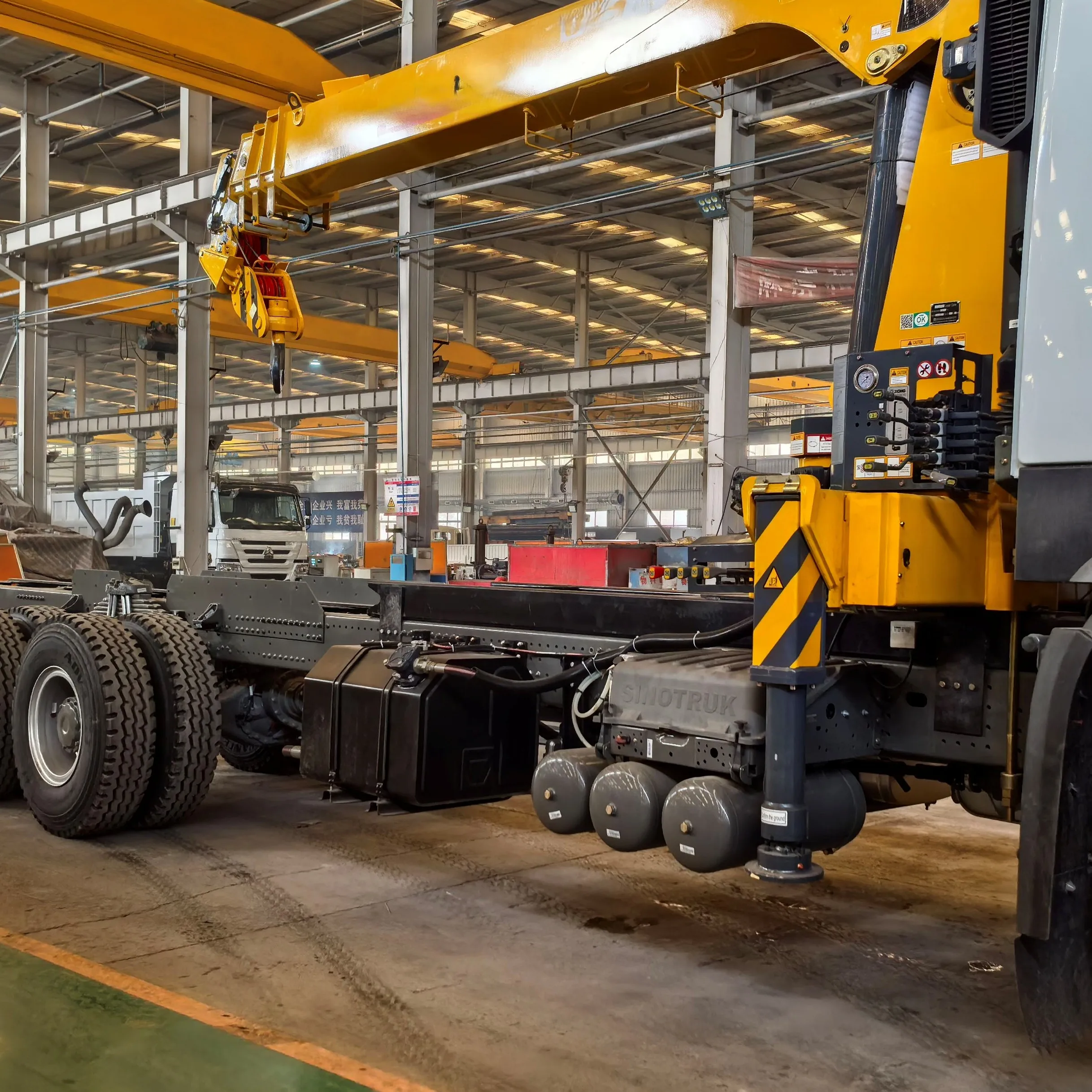 High Quality Factory Hydraulic Knuckle Boom Crane 8 Ton Truck Mounted Crane Articulated Crame Price manufacture