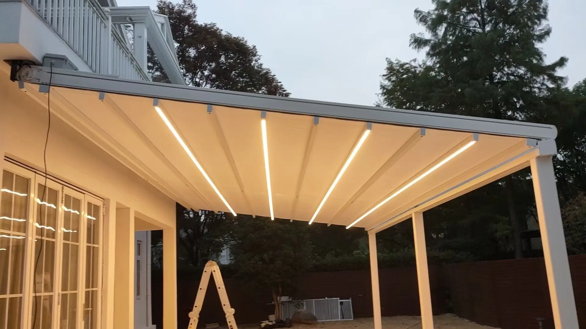 Automatic Wind Sun Rain Sensor Retractable Awning Pergola Outdoor Terrace Sliding Shades Retractable Roof