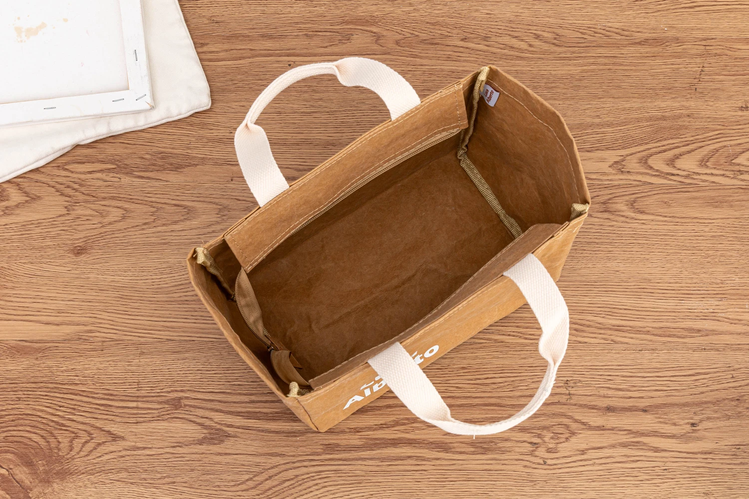 Нова Мода Персонализирана Крафт Хартија Големи Тоте Кеси Со Цип За Работа Ручек Мултифункционално Складирање