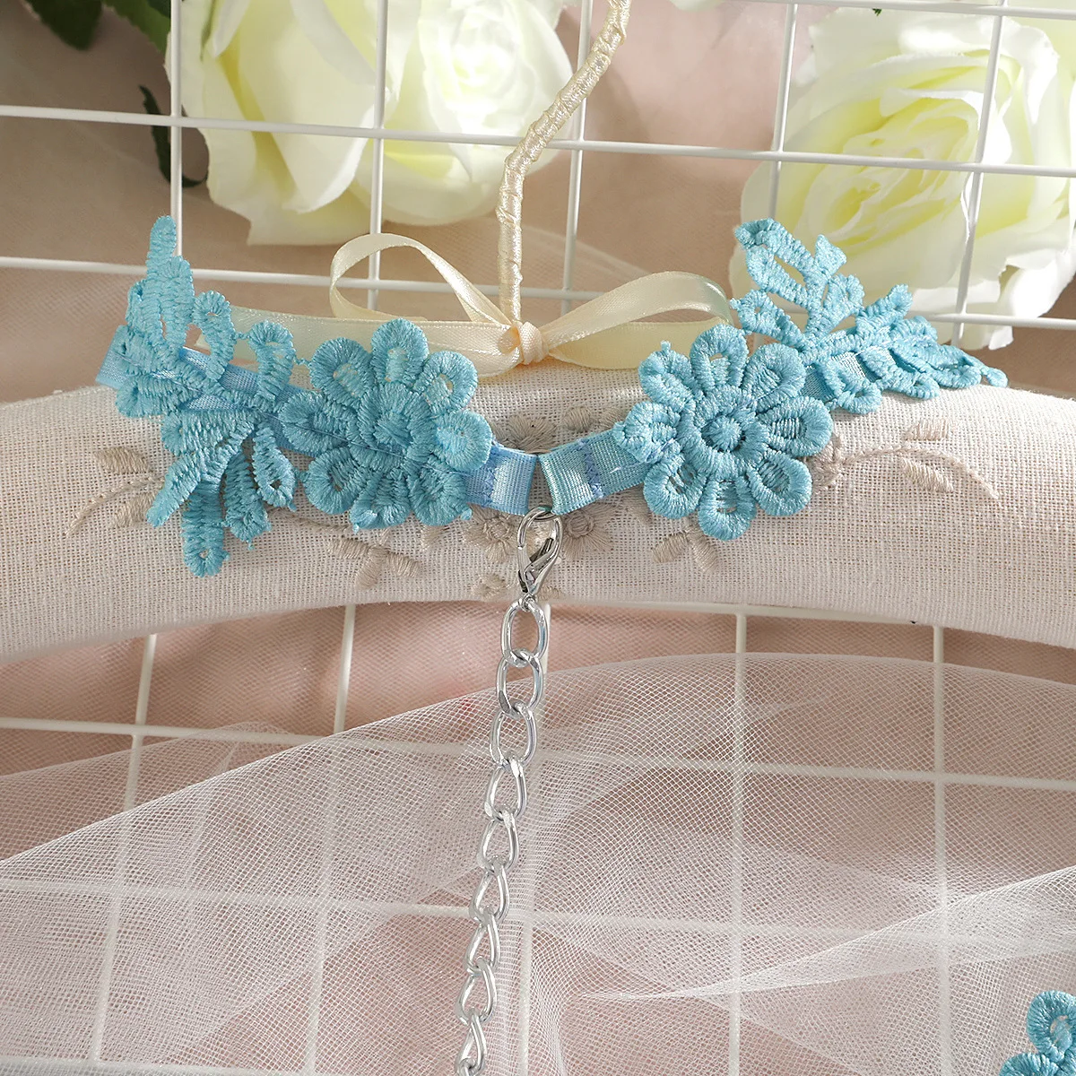 Femmes Sexy chaîne Lingeries sous-vêtements usine en gros broderie érotique bleu clair maille femmes jarretières Lingerie_voghion.com