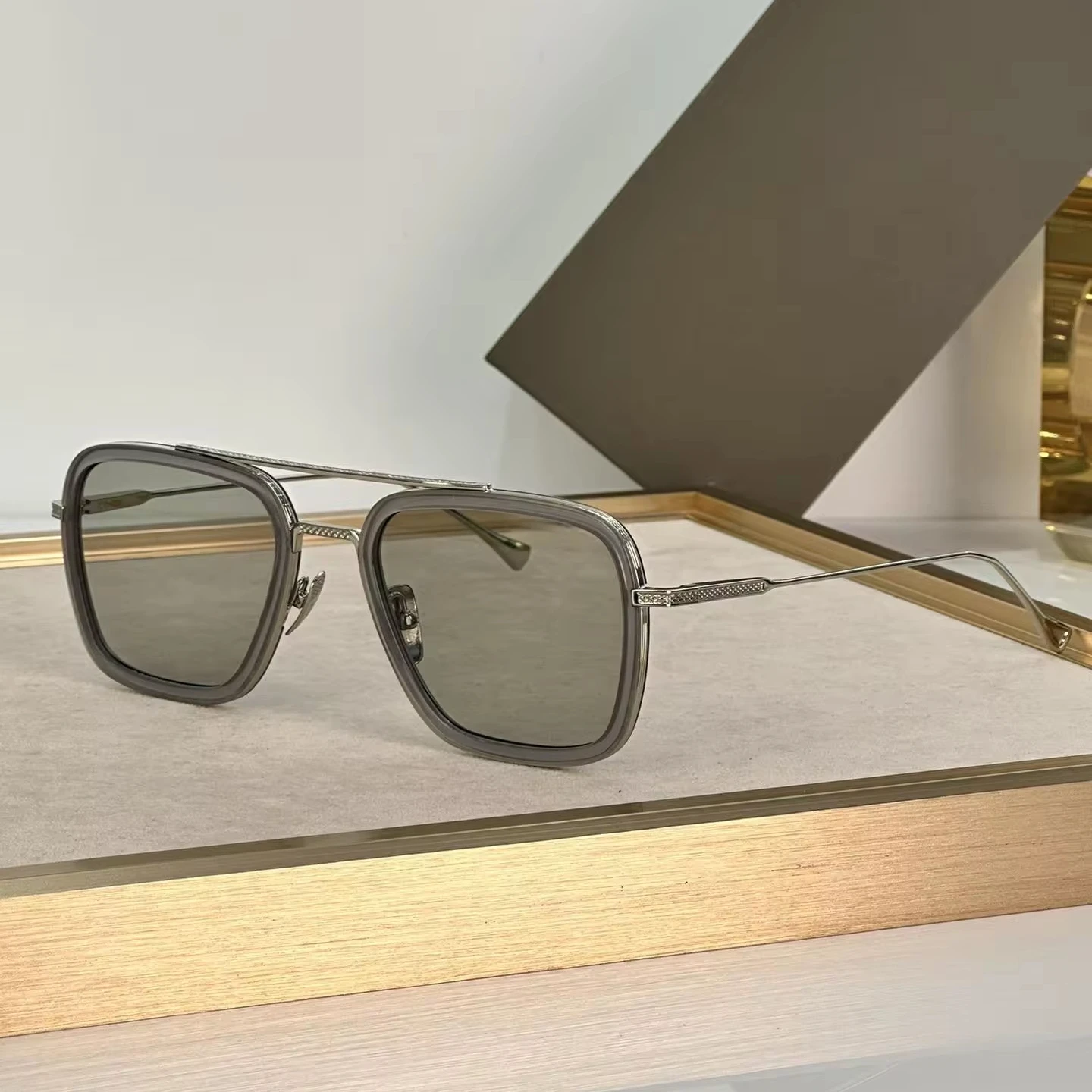 Hochwertige Herrenbrille mit polarisierten Gläsern aus einer Metalllegierung, Business-Sonnenbrille im luxuriösen Design, klassisches Retro-Quadrat._voghion.com