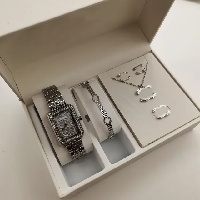 Wholesale Ladies Stainless Steel Quartz Watch Set Five-Piece Square Star Fashion 36mm Glass Dial 10mm Pointer Alloy Case