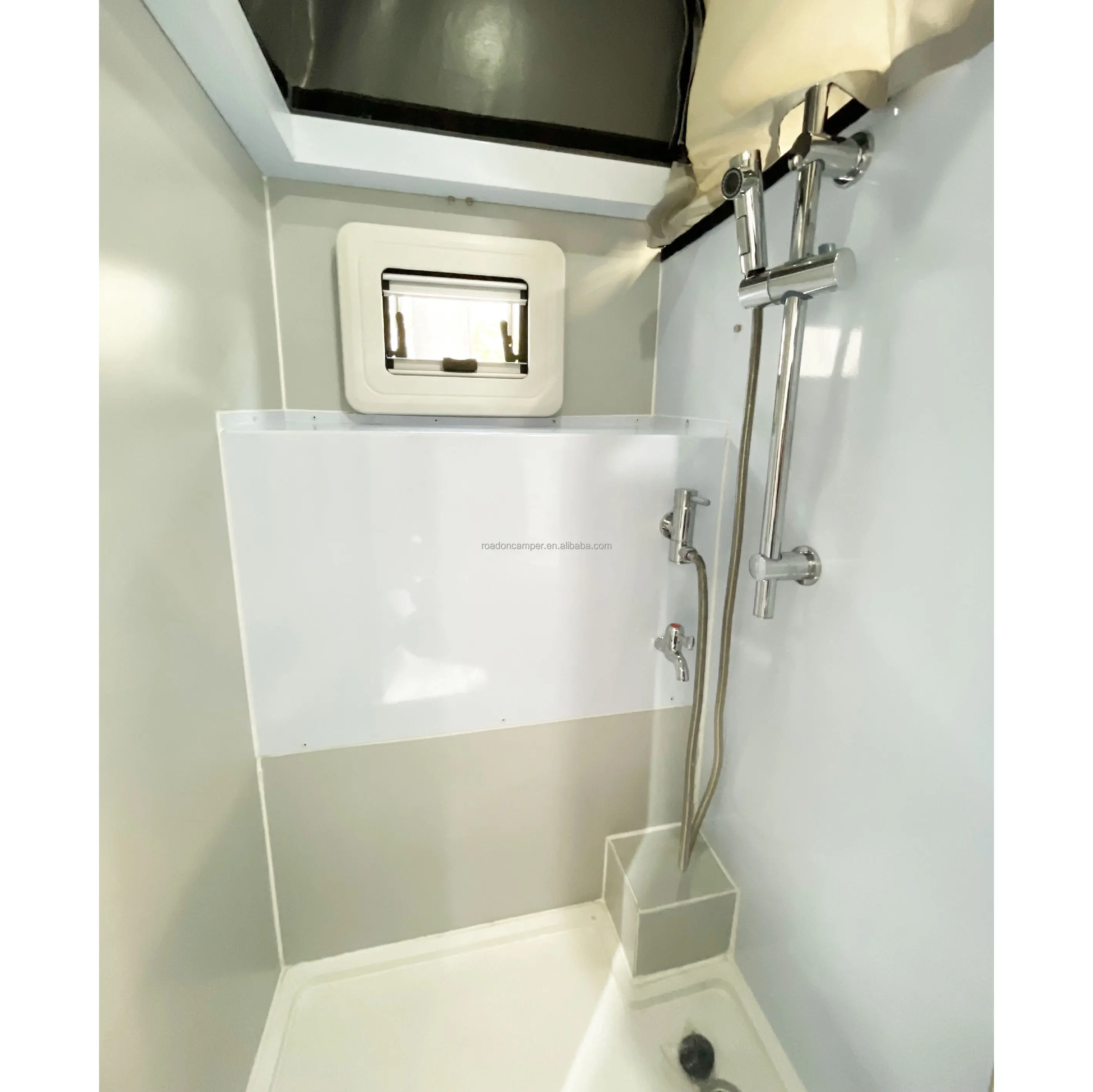 Slide on Style Truck Camper with Slide Out Kitchen and Interior Toilet for Pick up Truck