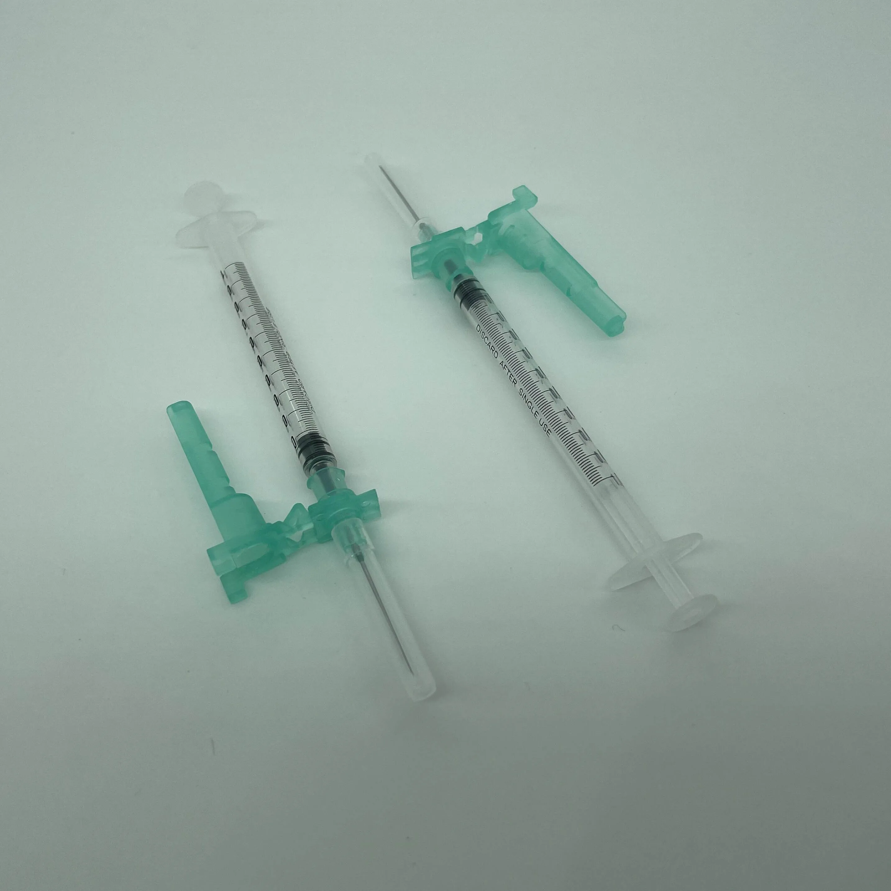 1ML Medical Syringes Disposable Syringe With Safety Needle supplier