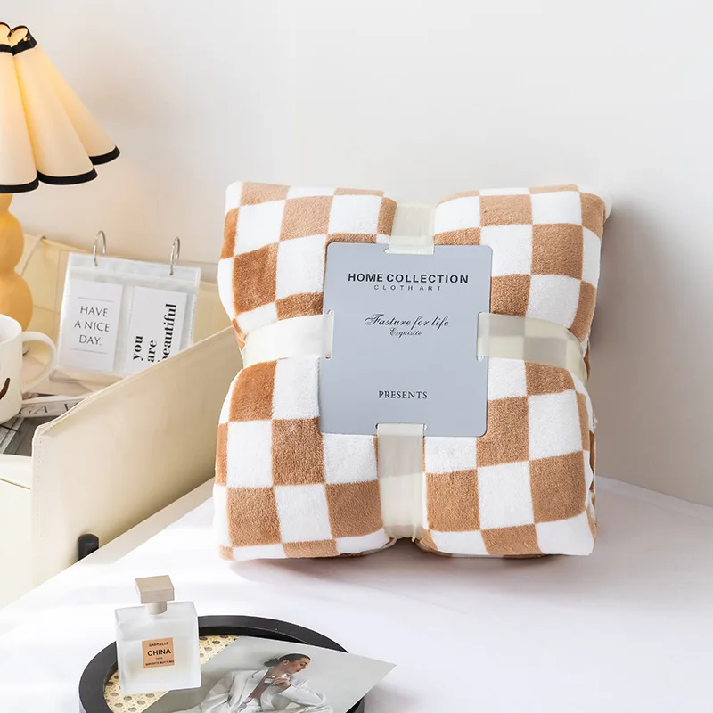 Custom Sizes Festival Joyous Plaid Wearable Portable Chunky Knitted Flannel Blanket Large Chessboard Checkered Fleece Throws