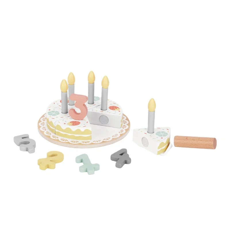 Деревянная игрушка с клубничным кремом