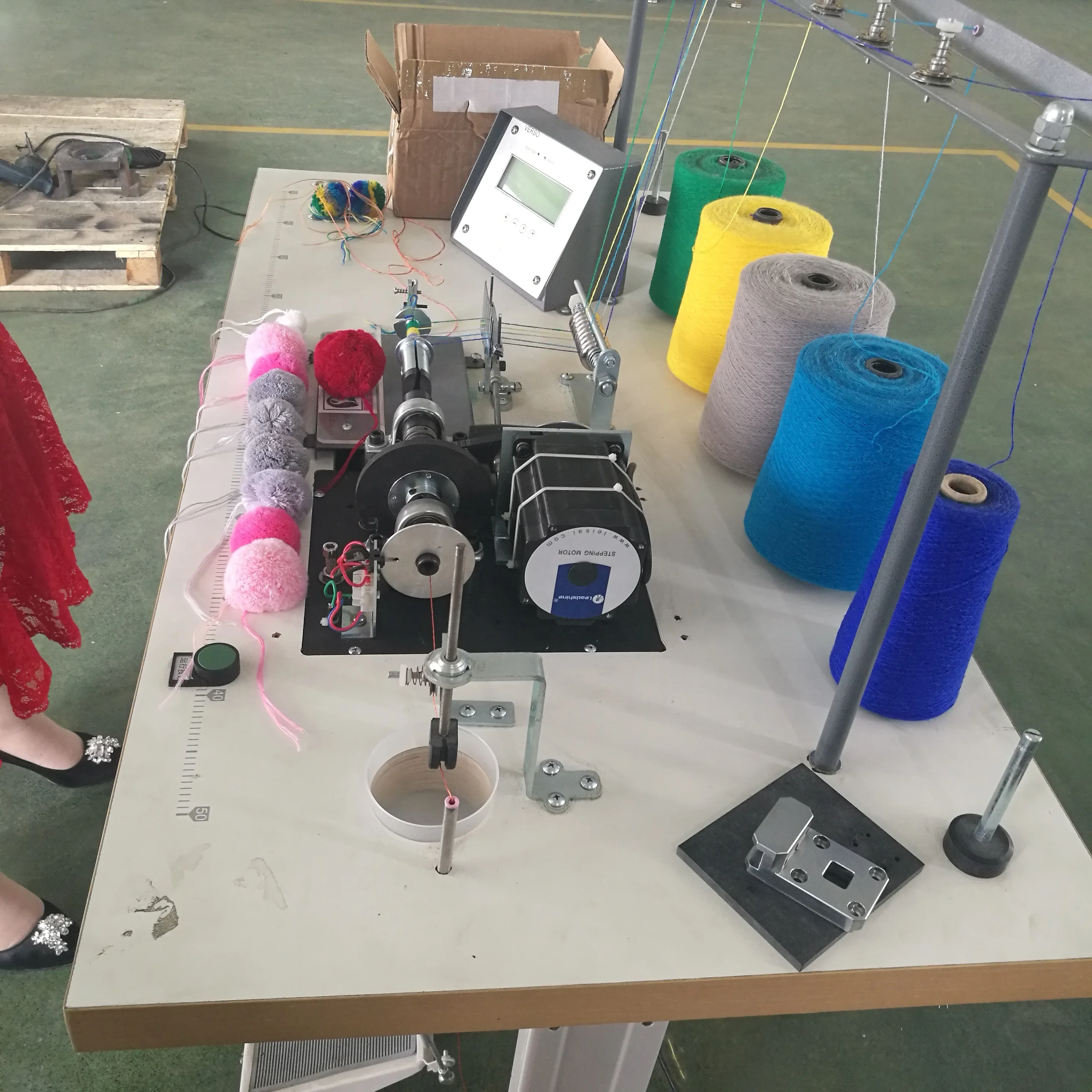 High Speed  Automatic Pompom Making Machine