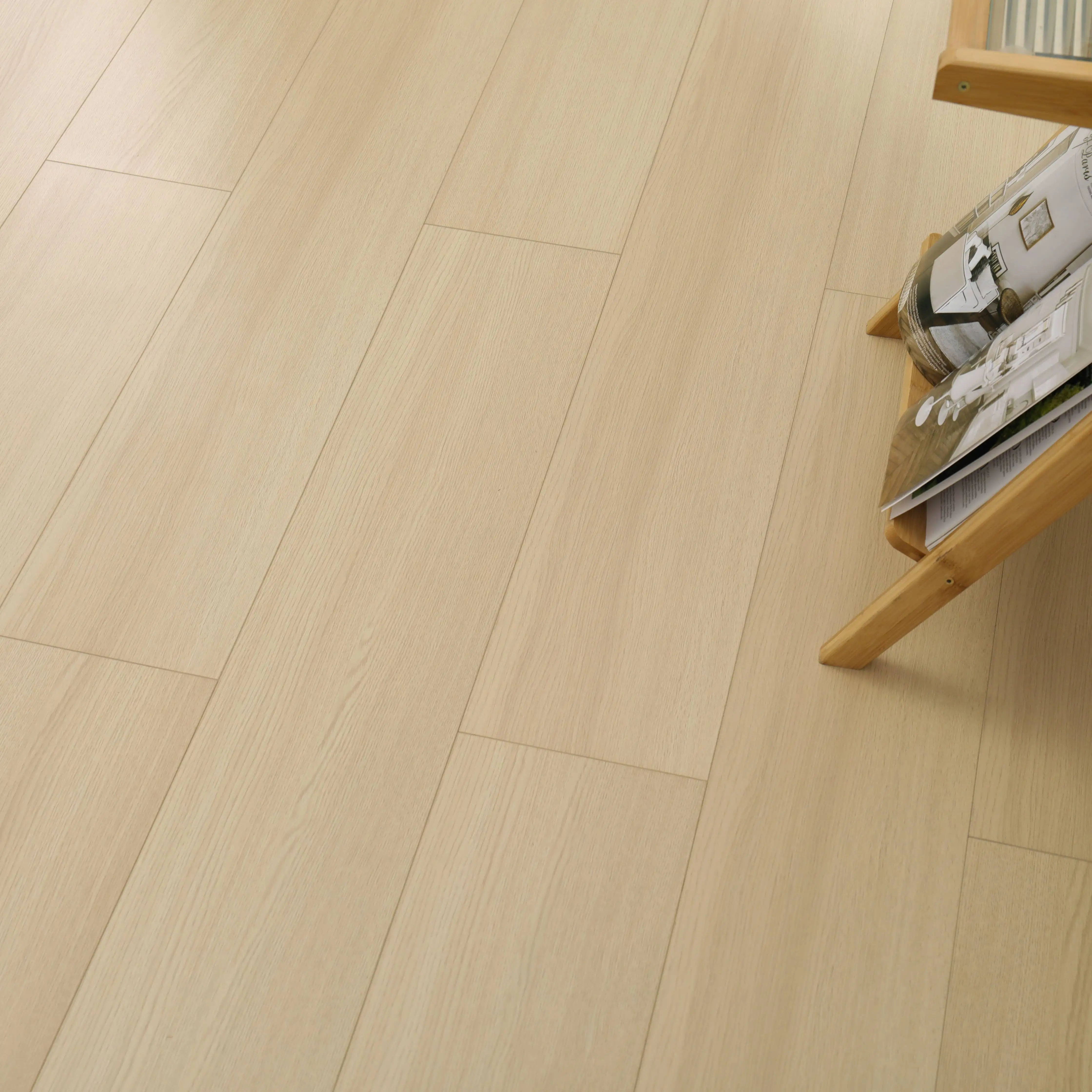 Household 15mm Solid Wood Composite Flooring Is Waterproof, Wear-resistant and Stable.