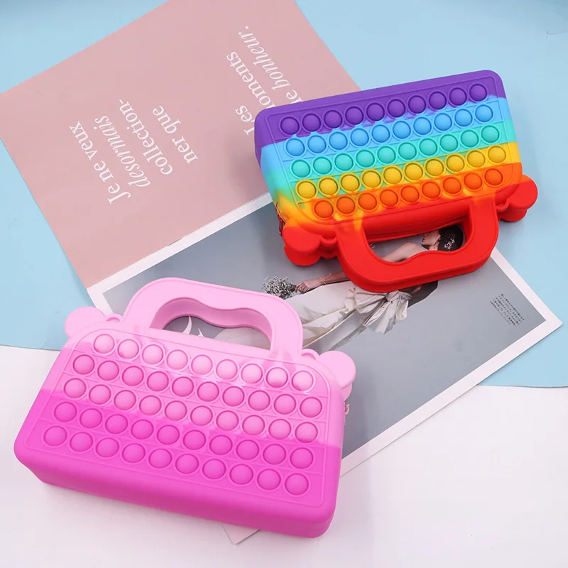 using a tote bolsa for school