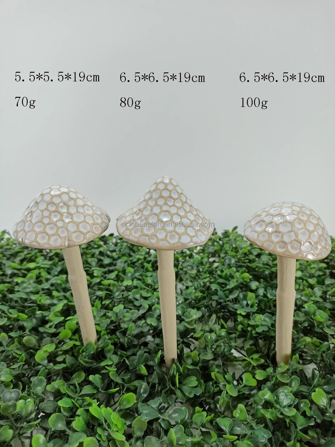 Hot Sell Decorative Ceramic Mushroom Shaped Garden Stakes for Pathway Patio Outdoor Garden Decoration