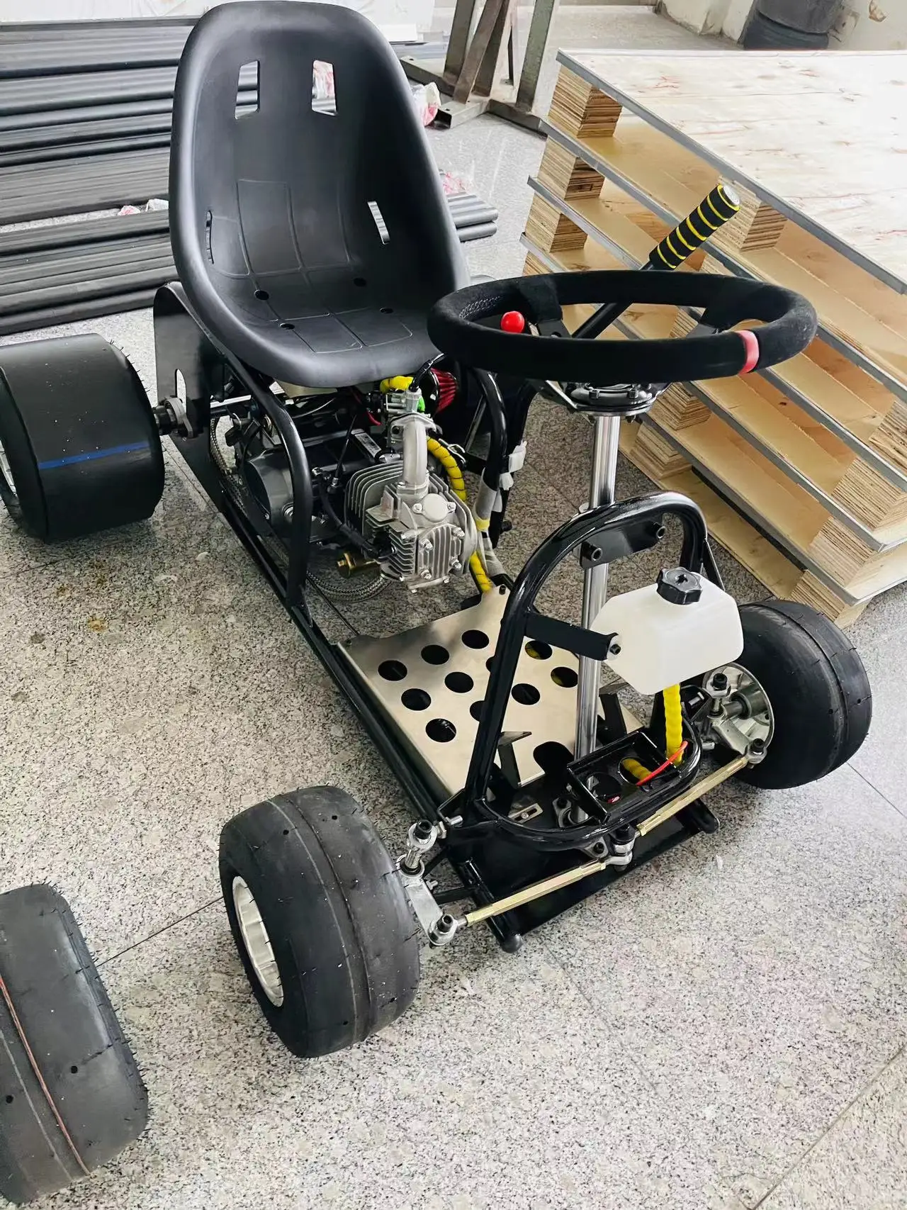 Drift Trike Pour Enfants - Kart à Dérive 3 Roues - Siège Réglable - Charge Max 80 Kg - Roues LED - Noir Fibre De Carbone