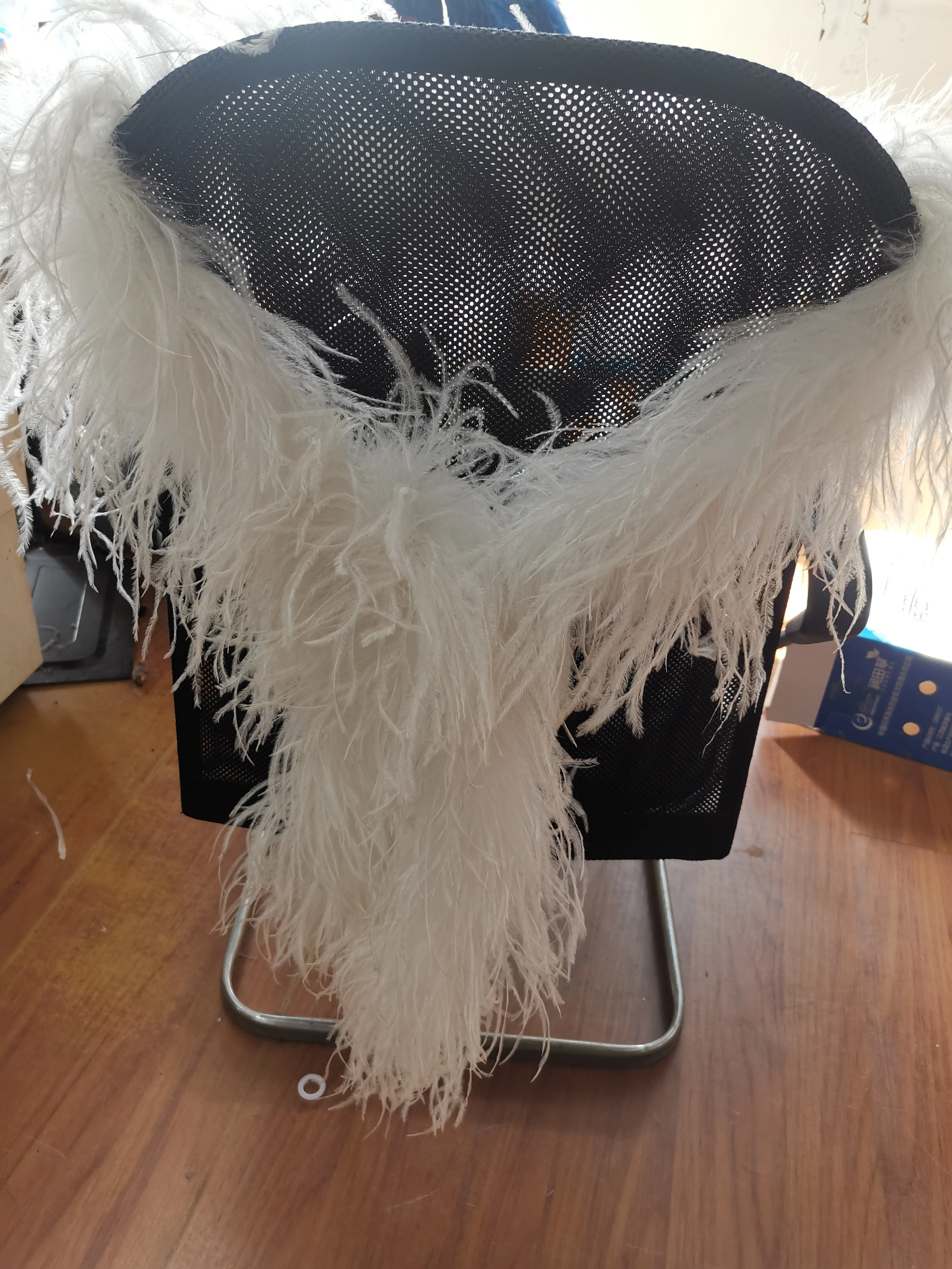 Surakey Boa de Plumes 2m Écharpe en Plumes Charleston Accessoire Femme Naturel Plumes D'autruche Longue Ceinture de Plumes pour Accessoire de Costume, Années 20, Carnaval, Fête à Thème (Gris Foncé