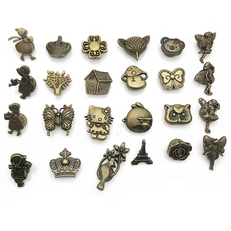 Мультипликационные персонажи и животные Темные кнопки стиль Пользовательский логотип металлический 2024 новый трехмерный узор Ретро Покрытие из цинкового сплава