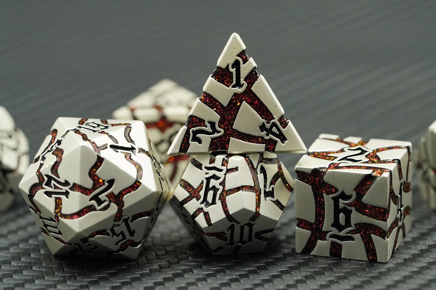 Wholesale Custom Silver Polyhedral Metal D&D Dice Set Personalized Zinc Alloy Game Dice factory