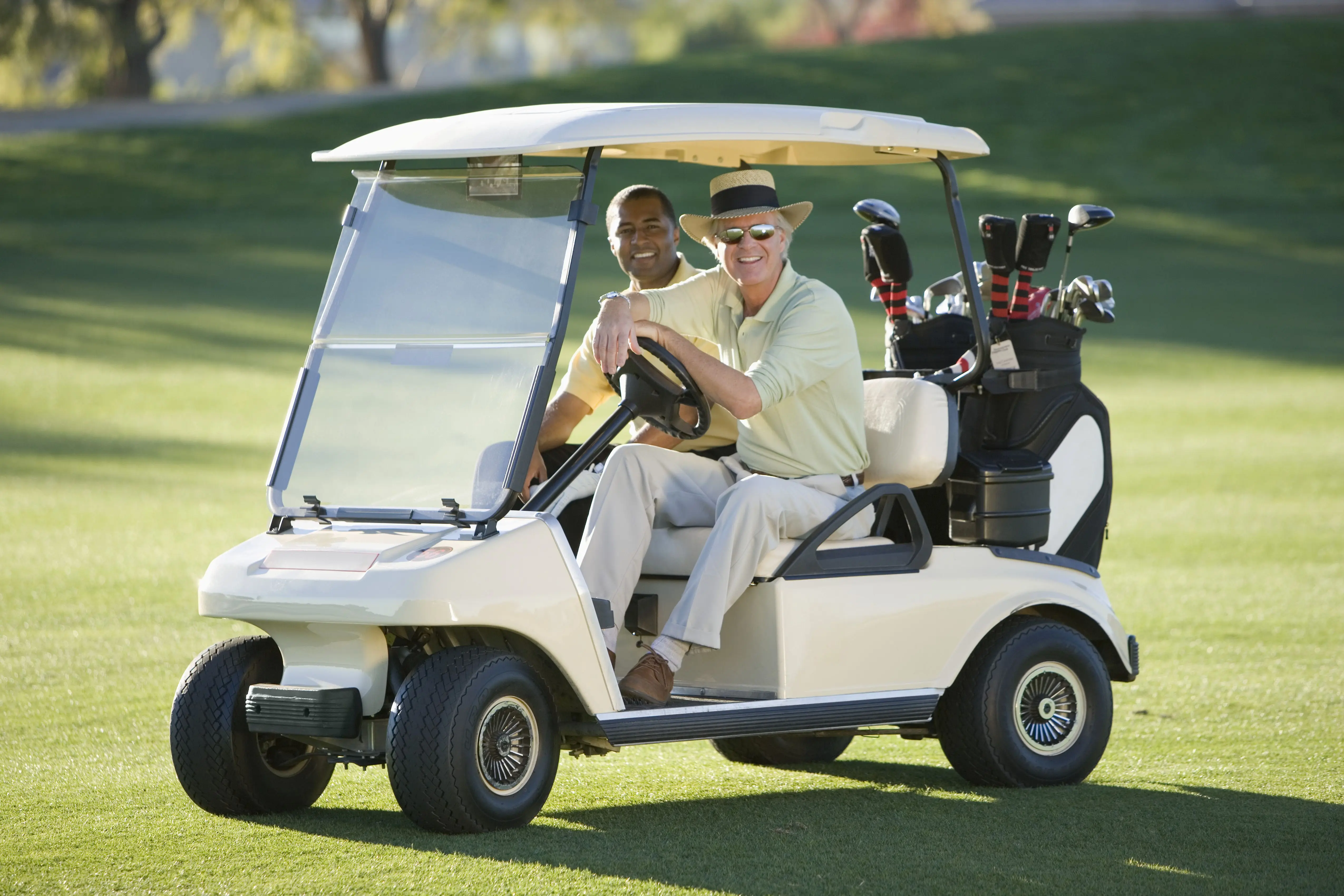 Гольф кар. Golf car. Гольф карт. Миникар для гольфа. Гольф кары в отелях.