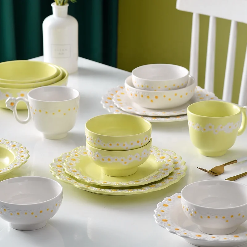 Hot Sale Small Daisy Embossed Ceramic Platter Dish Household Breakfast Flat Plates Fruit Cake Dessert Plate