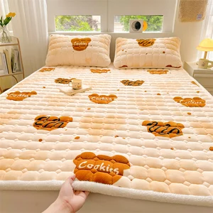 Fleece Mattress Padded Single Polyester Bed for Student Dormitory Padded Folding Bed Pad for Winter