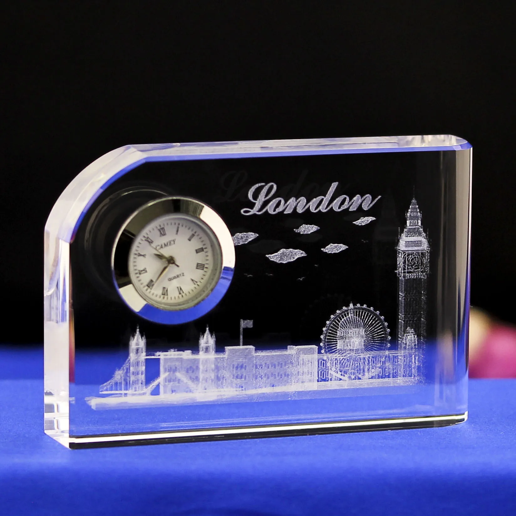 Wholesale decorative Crystal  Desktop clock  customized logo London building crystal crafts for souvenir