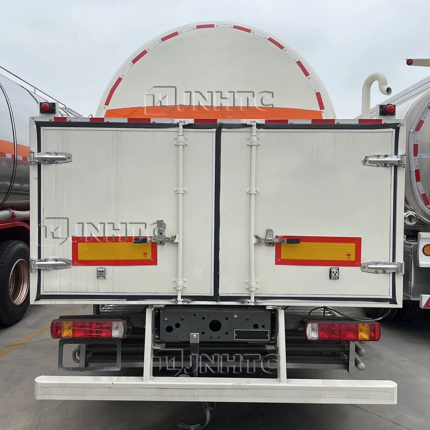 New 30-55 Cubic Meters Steel Semi-Truck Trailer for Liquid Oxygen CO2 LPG Liquid Ammonia LNG Storage 6x4 Drive Wheel Manual