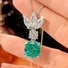 Colgante Para verde con cadena de eslabones.