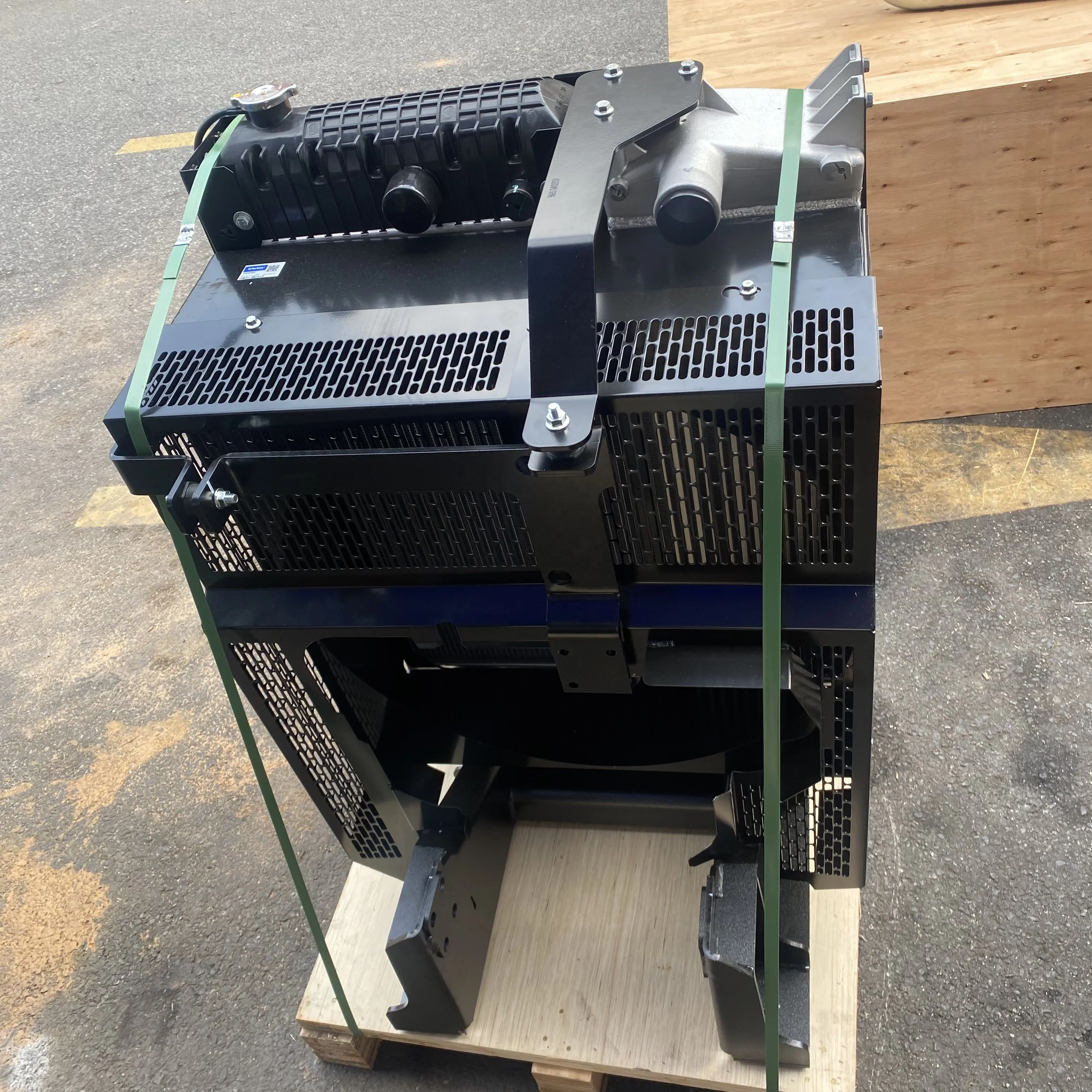 ディーゼルエンジン 本体 ラジエーター付き T434966掘削機専用ラジエーター新品純正エンジンT434966水タンク