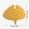 Tapis de feuilles jaunes