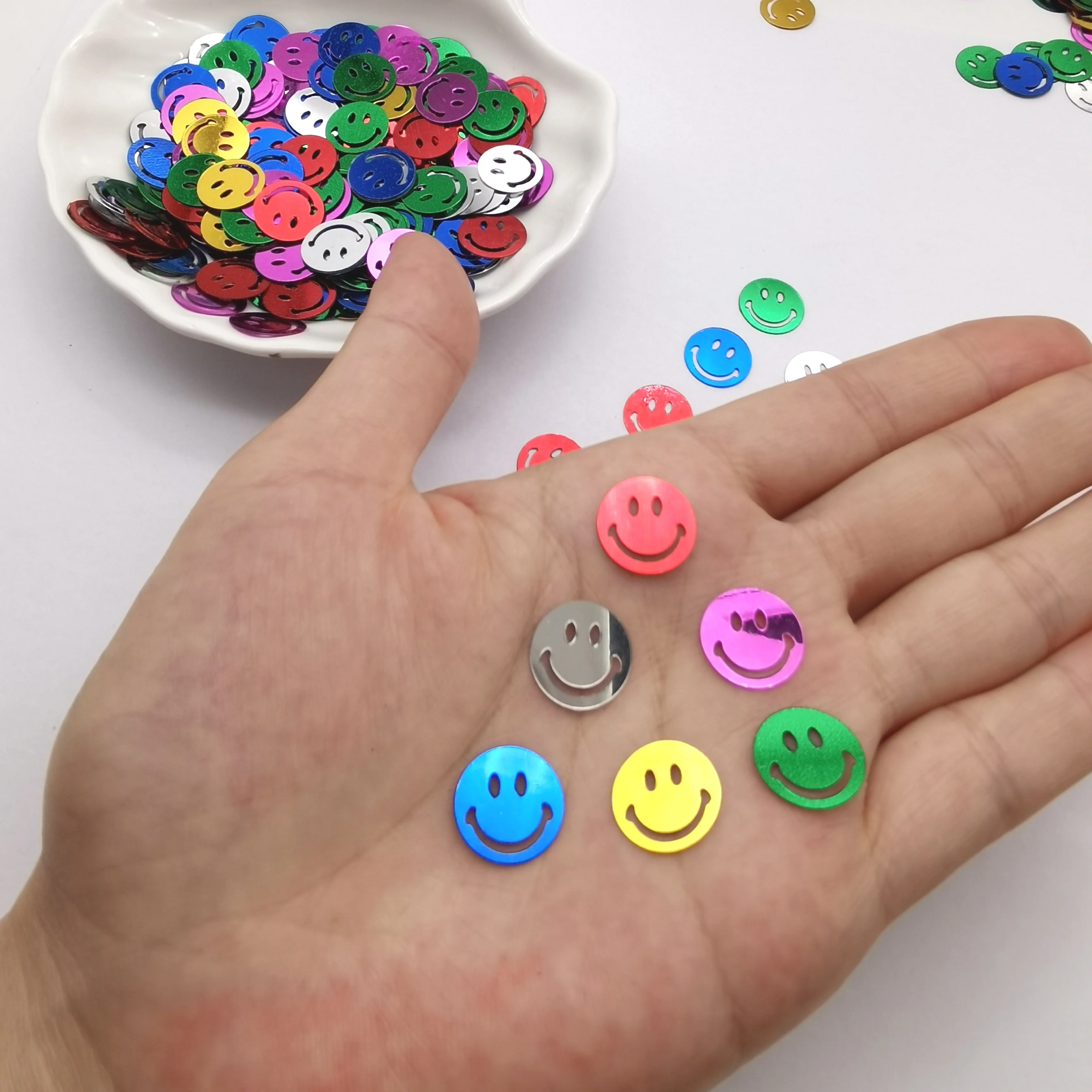 Оптовая продажа по заводской цене, пайетки из ПВХ в форме смайлика, пайетки россыпью для украшения поделок