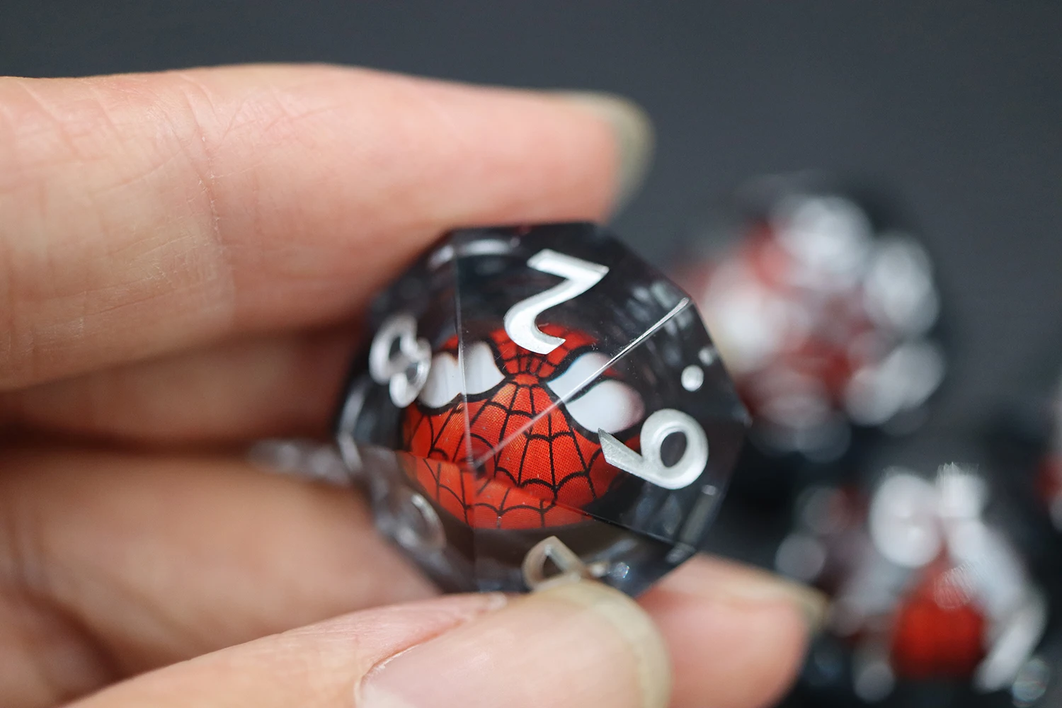 Yushun 7-Piece DND Game Set Red Resin Dice with White Numbers Spiderman Themed Board Game Dice Set supplier
