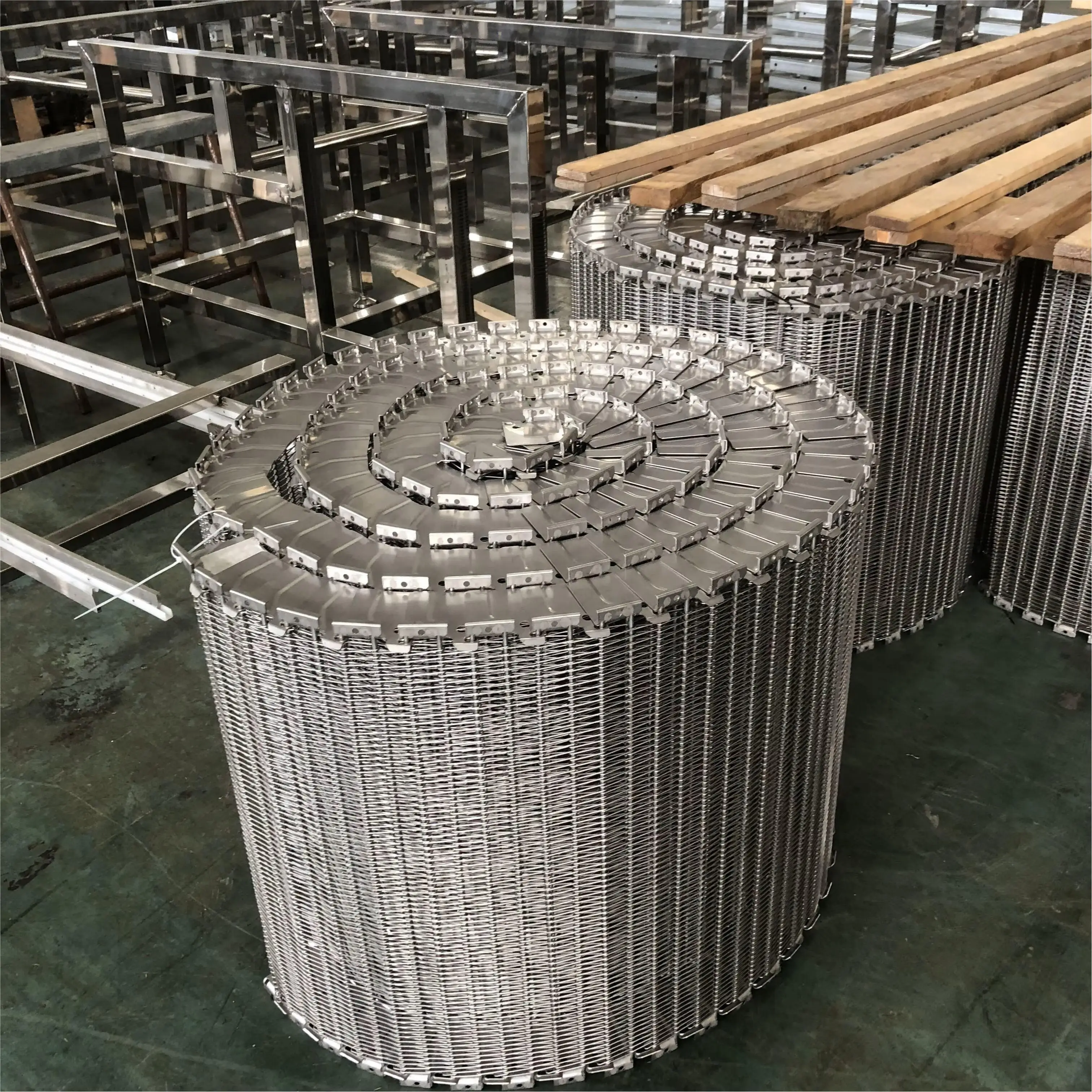 Continuous spiral freezers for meat processing, seafood freezing and ready-to-eat food production