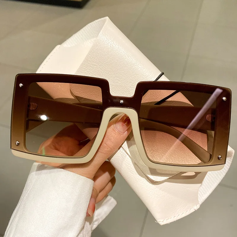 Occhiali da sole vintage oversize SOLO FRAMES, 70 Donne Pastel Occhiali da sole telaio, Grandi Sunnies quadrati, New Old Stock Eyewear - Italia Occhiali da sole vintage oversize SOLO FRAMES, 70 Donne Pastel Occhiali da sole telaio, Grandi Sunnies quadrati, New Old Stock Eyewear - Italia