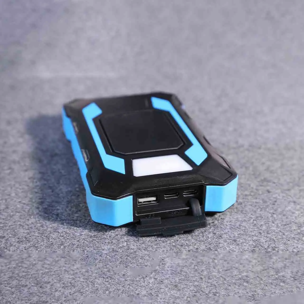 PD65W Solar Power Bank 20000mAh Ip67 Waterproof UN38.3 MSDS IATA Certified for Shipping to Africa SP0042 Multi-port Power Bank