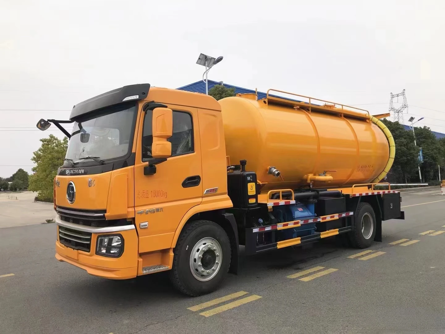 Suction Car 10m3 6-wheel 4x2 Dongfeng Vacuum Sewage Car Suction Car ...