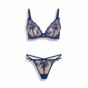Top Hot Sexy Underwear with Intricate Rose Patterned Embroidery Lace Luxurious Gold Heart Charms Women Lingerie for Sexy Panties