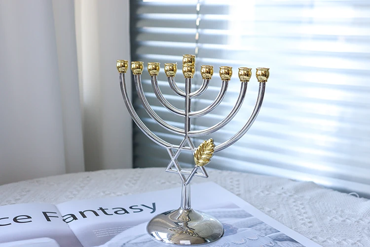 IMIKEYA Menorah Ebraica A 7 Rami - Portacandele In Metallo Dorato Per Hanukkah, Tema 12 Tribù Di Israele, Decorazione Da Tavolo, 21x12.5x8 Cm