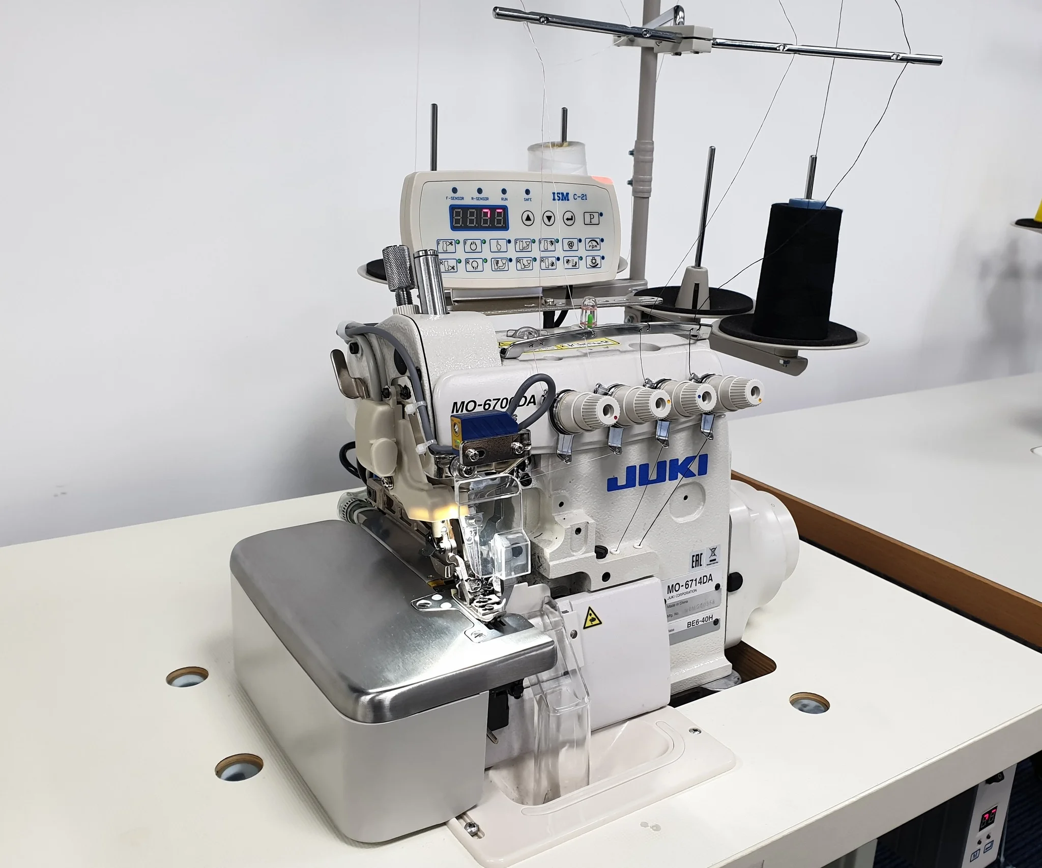 Jukis 6714 Long Life 4 Thread Super High Speed Overlock Used Industrial  Sewing Machine for Garment