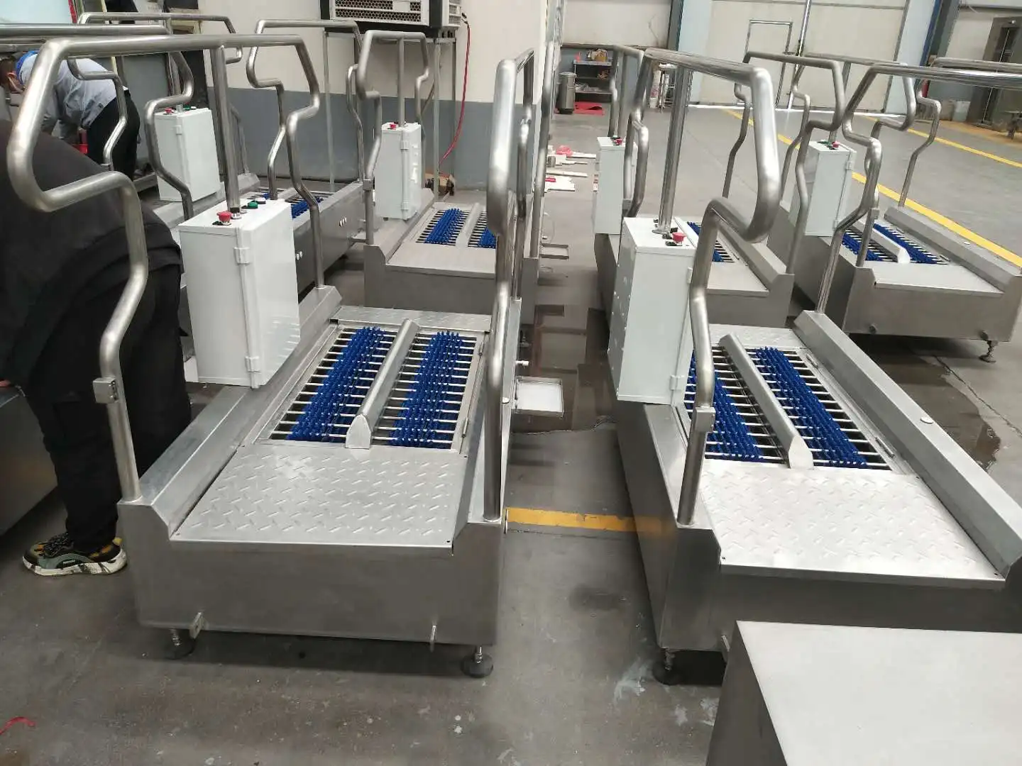 Hot Sales Automatic Boot Cleaning Machine Scrubber Industrial Boot Washer Hygiene Station