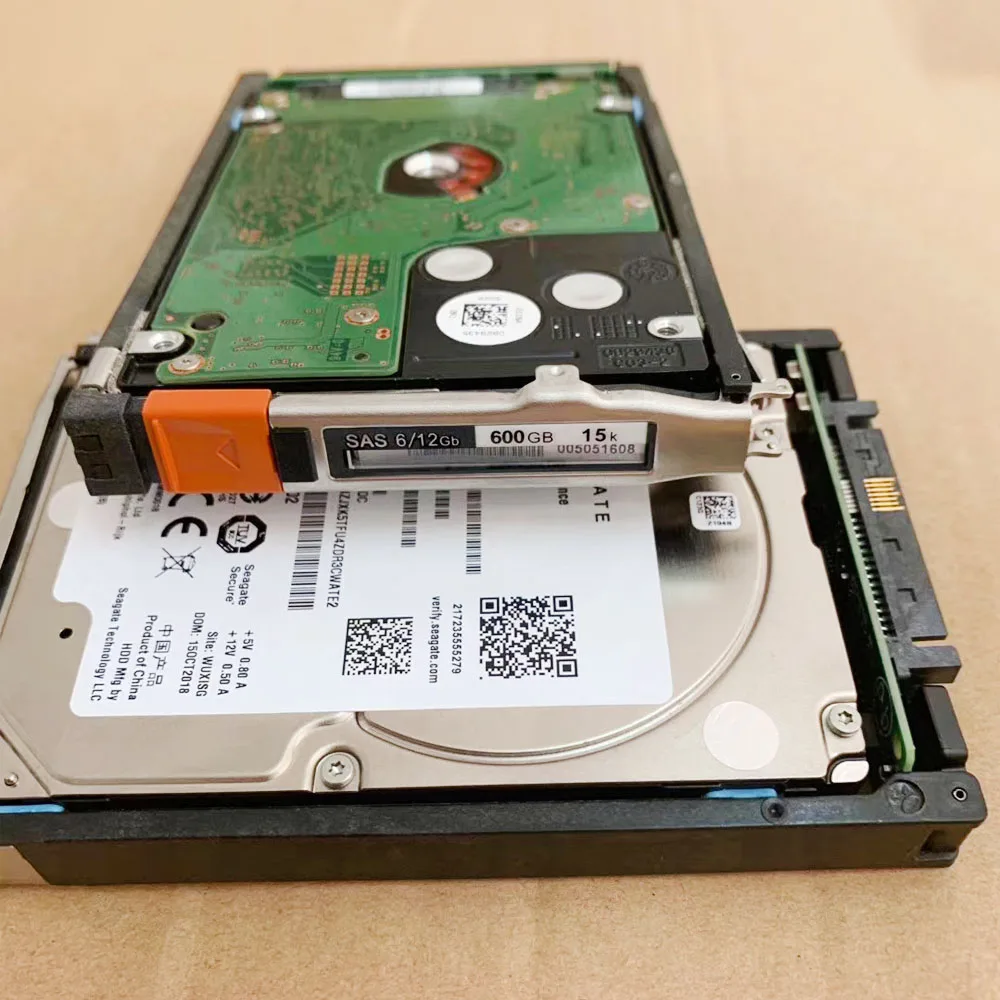 FALTY DLのCD４枚セット IBM 74Y6496 300GB 15K SAS SFF-1 HDD Hard Drive AIX/Linux