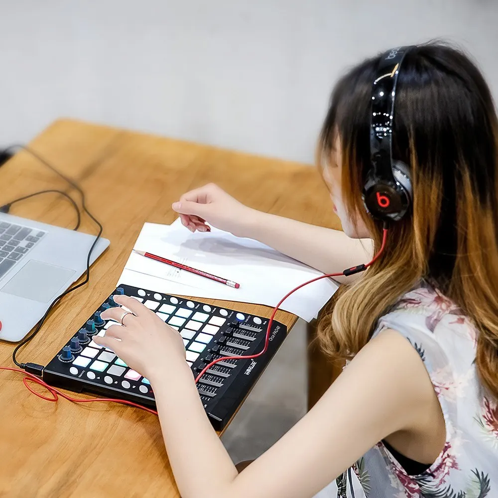 MIDI コントローラー、PAD48 ポータブル USB ケーブル付