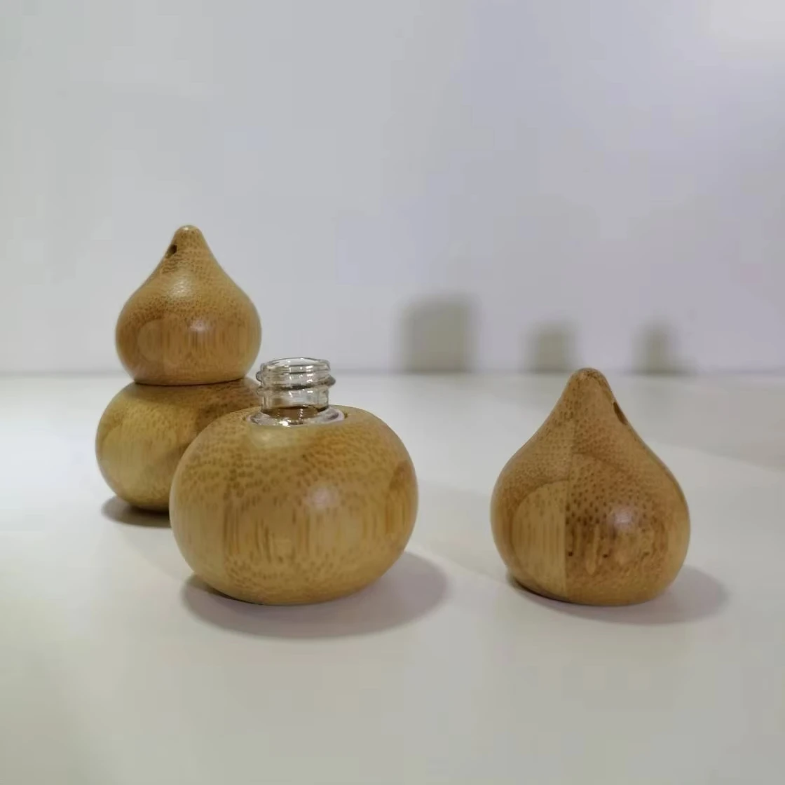 1ml Custom Natural Bamboo Out Looking Steel Roller Ball Gourd Shape Glass Roll on Bottle
